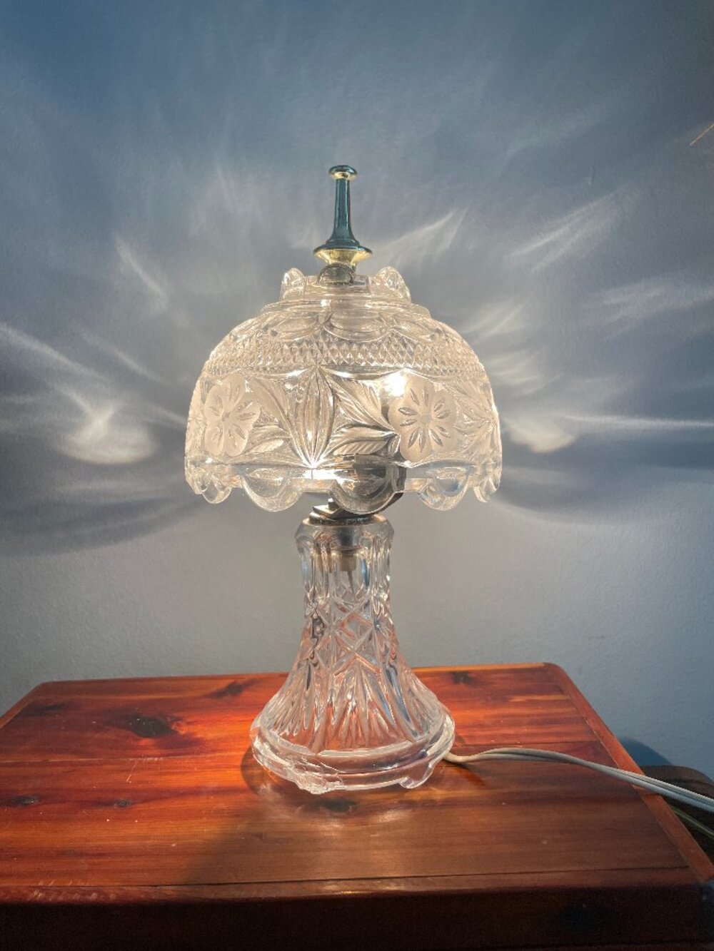 Vintage Cut Crystal Glass Boudoir Table Lamp Floral Scalloped Mushroom Gilbert